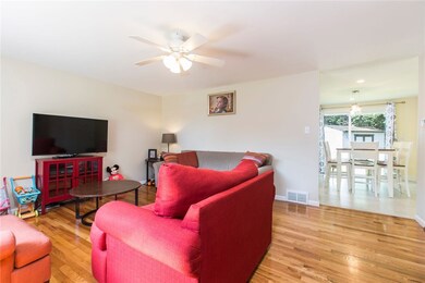 17 Ingersoll Ave, Warwick, RI 02886 - photo 5