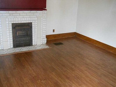 Living Room. Spacious room with decorative firepla