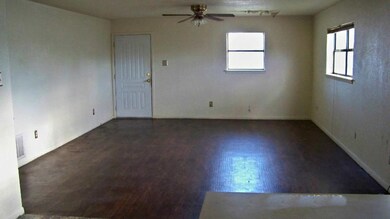 512 W Hutchinson St, Beeville, TX 78102 - photo 2