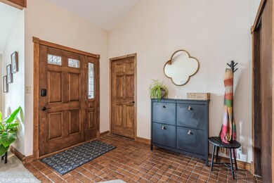 03_599DomkeDrive_32_Foyer_HiRes