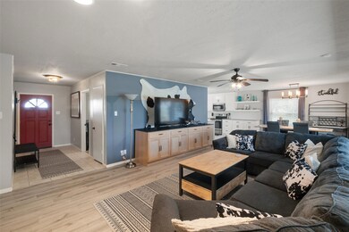 1828 Long Creek Ct, Granbury, TX 76049 - photo 6