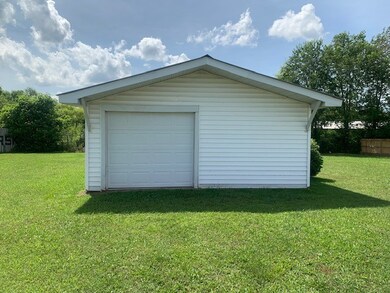 1504 Mcarthur St, Manchester, TN 37355 - photo 3