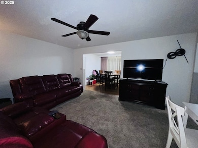 624 N Settlemier Ave, Woodburn, OR 97071 - photo 7