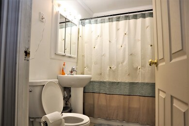 921 Berkley St, Carpentersville, IL 60110 - photo 5