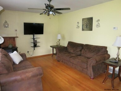 520 Walton Place, Schenectady, NY 12302 - photo 3