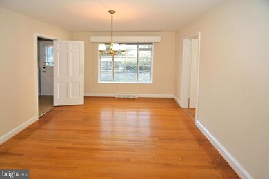 502 W Taylor Run Pkwy, Alexandria, VA 22314 - photo 4