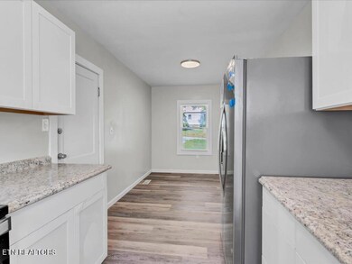 329 E Hillcrest - 5