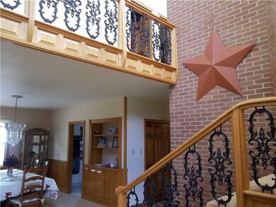 Entry/Foyer.
