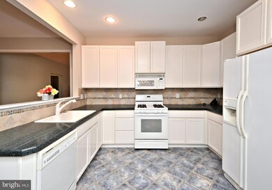 815 Persimmon Ln unit V126, Langhorne, PA 19047 - photo 5