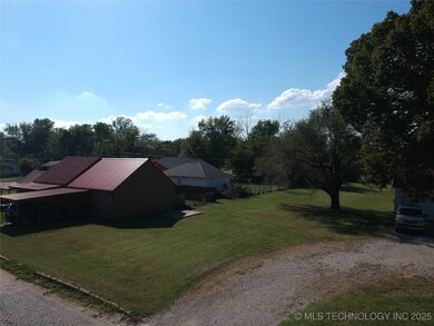 216 S Locust St, Nowata, OK 74048 - photo 6