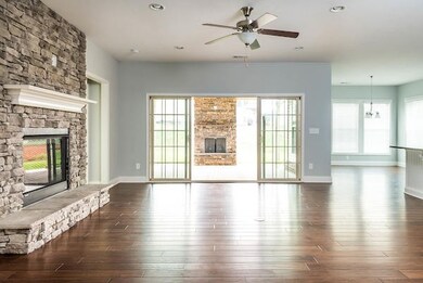 2043 Creekside Manor Ln, Knoxville, TN 37932 - photo 5