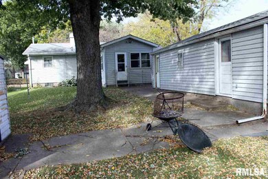 2015 W 35th St, Davenport, IA 52806 - photo 2