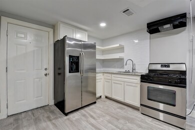 1118 King St unit B, Houston, TX 77022 - photo 6