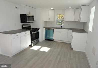 1042 W Park Ave, Lindenwold, NJ 08021 - photo 7