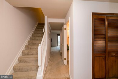 7036 Knighthood Ln, Columbia, MD 21045 - photo 4