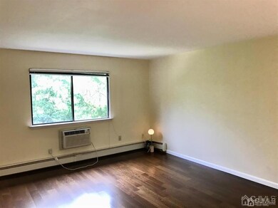 616 Cricket Ln unit 616, Woodbridge, NJ 07095 - photo 4