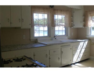 17 Sycamore St, Fairhaven, MA 02719 - photo 4