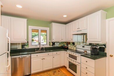 73 Juniper Pl Kitchen