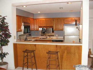 Open Kitchen with Bar