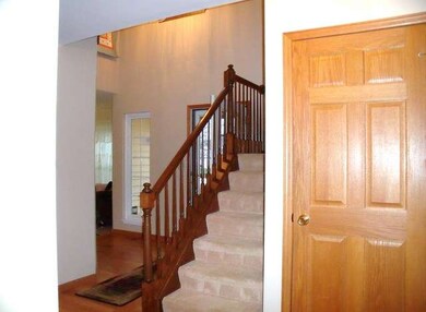 822 Brandt Dr, Lake In the Hills, IL 60156 - photo 2