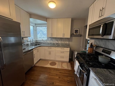 1678 Taunton Rd, Birmingham, MI 48009 - photo 5