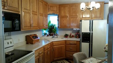 1252 Scott Ave, Waterloo, IA 50701 - photo 3