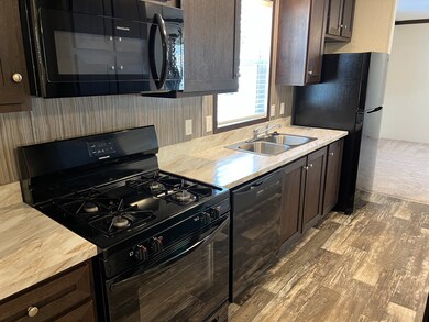 34 Birch Ct unit 34, Belleville, MI 48111 - photo 3