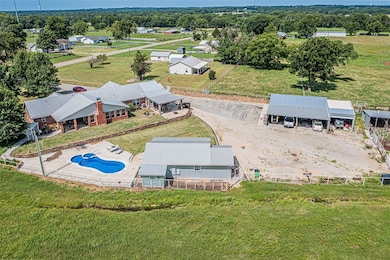 2000 W Bdwy, Okemah, OK 74859 - photo 3