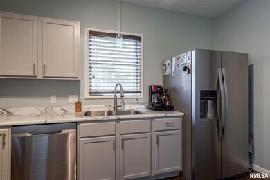 1726 N Fillmore St, Davenport, IA 52804 - photo 3