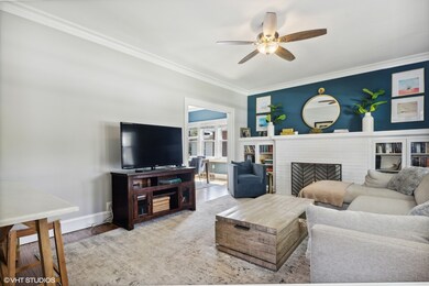 201 N Myrtle Ave, Elmhurst, IL 60126 - photo 4