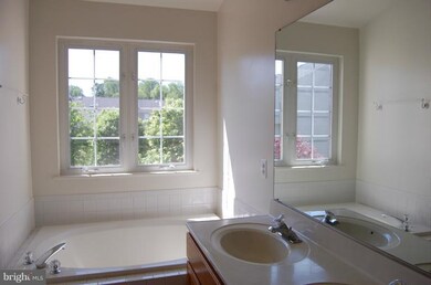 13104 Rosebay Dr, Germantown, MD 20874 - photo 2