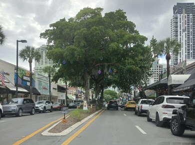 Las Olas 2 minute walk