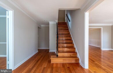 8210 Labbe Ln, Vienna, VA 22182 - photo 3