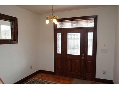 Entry/Foyer.