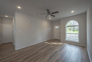 893 Chase Ave, Cleburne, TX 76031 - photo 4