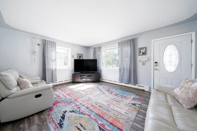 824 Spring Ave , Grand Rapids, MI 49503