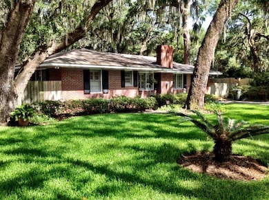 320 Broadway St, Saint Simons Island, GA 31522 - photo 2