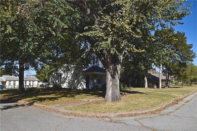 702 E Mansur Ave, Guthrie, OK 73044 - photo 4