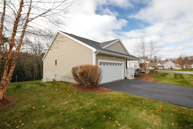 29 Watts Landing unit 24, Manchester, NH 03103 - photo 4