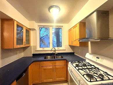 1945 Paulding Ave, Bronx, NY 10462 - photo 2