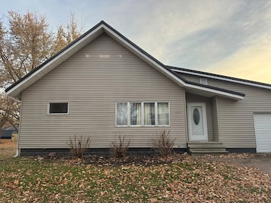 113 E Lake St, Rockwell City, IA 50579 - photo 2