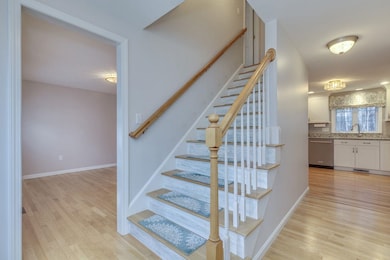 27 Sarah Dr, MerriMacK, NH 03054 - photo 4