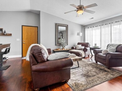 3131 Samuel Ct SW unit A12, Cedar Rapids, IA 52404 - photo 7