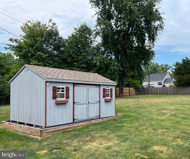 1721 Pheasant Ln, Norristown, PA 19403 - photo 3