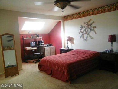 20611 Highland Hall Dr, Montgomery Village, MD 20886 - photo 4