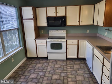 118 Laurel Ct unit 118B, Reading, PA 19610 - photo 6