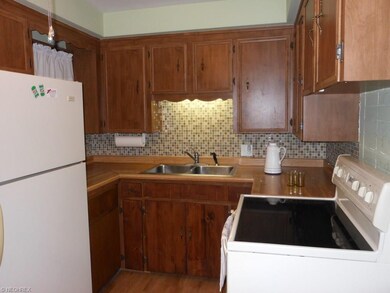 Cute kitchen with newer glass tile backsplash. Woo