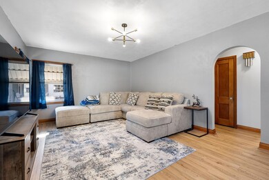 8-web-or-mls-2124 Mulberry Ave-8