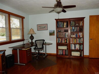 579 Circle Dr, East Stroudsburg, PA 18301 - photo 3