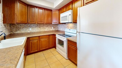 360-E-Calle-Herboso-Kitchen